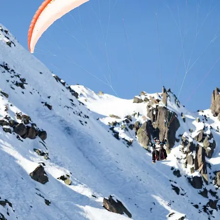 Le Paradis 24 - Year *